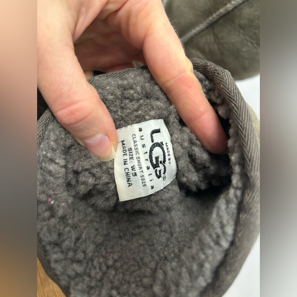 UGG Classic Short Boot - Picture 5 of 8